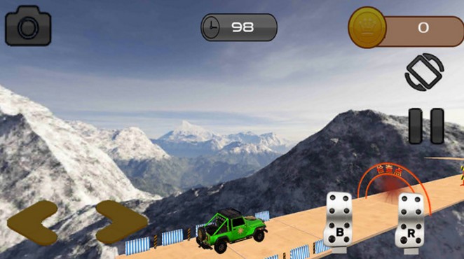 月嫂下户躲卧室抱着宝宝流泪